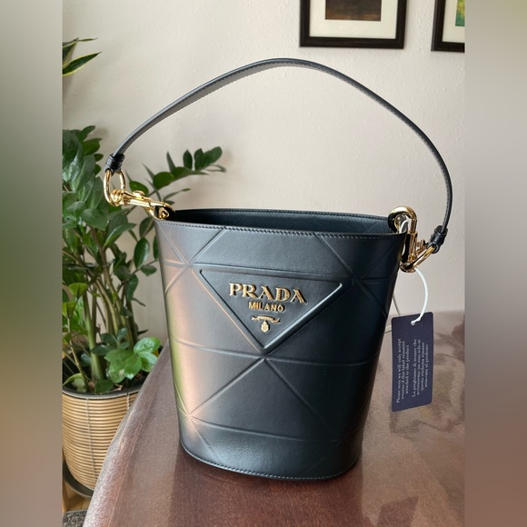 PRADA LOGO PLAQUE BUCKET BAG IN BLACK 1BE048 - Picture 7 of 16